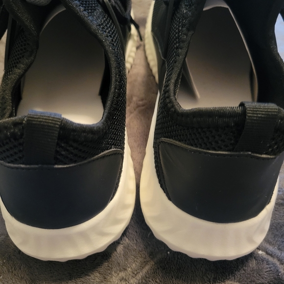 Just Fab Sneakers - Picture 2 of 3